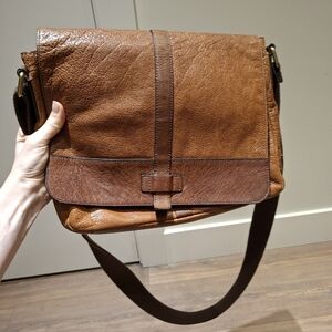 Fossil Men's Dual-tone Brown Leather Messenger Bag with Bronze Accents